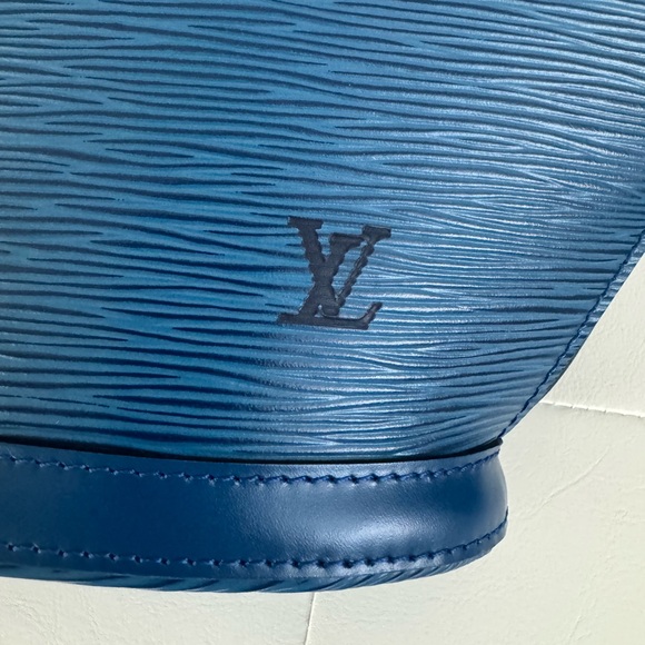 Louis Vuitton Elegant Epi Saint Jacques Blue Tote - Picture 5 of 14